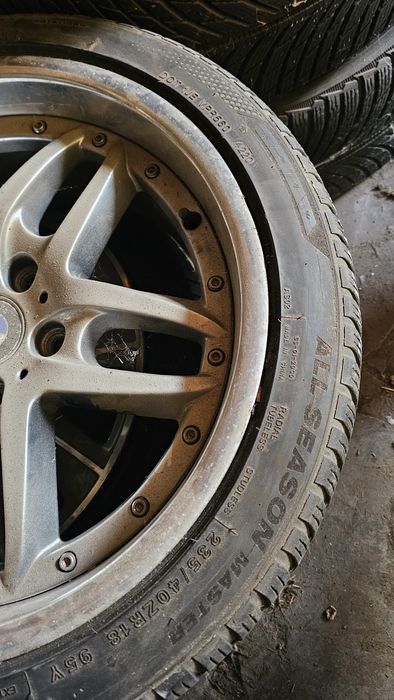 Opony wielosezonowe 235/40R18