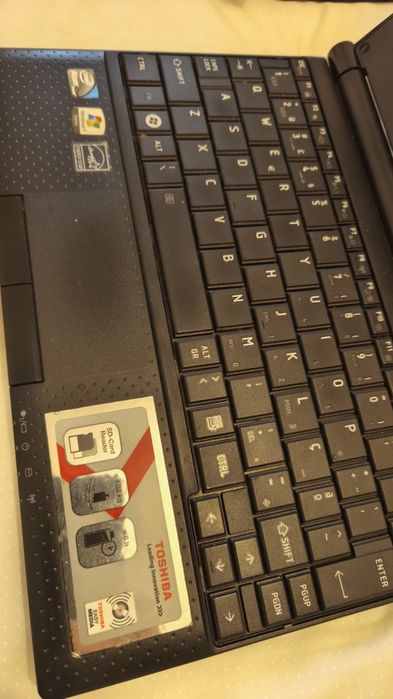 Toshiba NB500 com carregador - usado