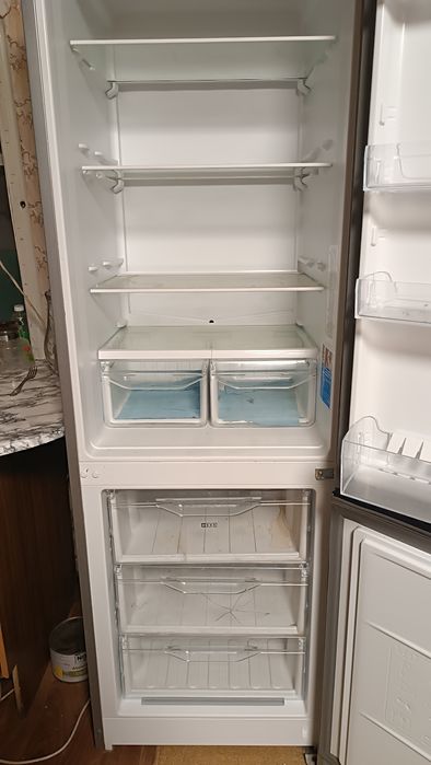 Холодильник Indesit