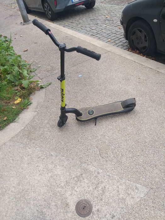 Trotinete em bom estado eletrica sem carregador 25  volts  20€ .