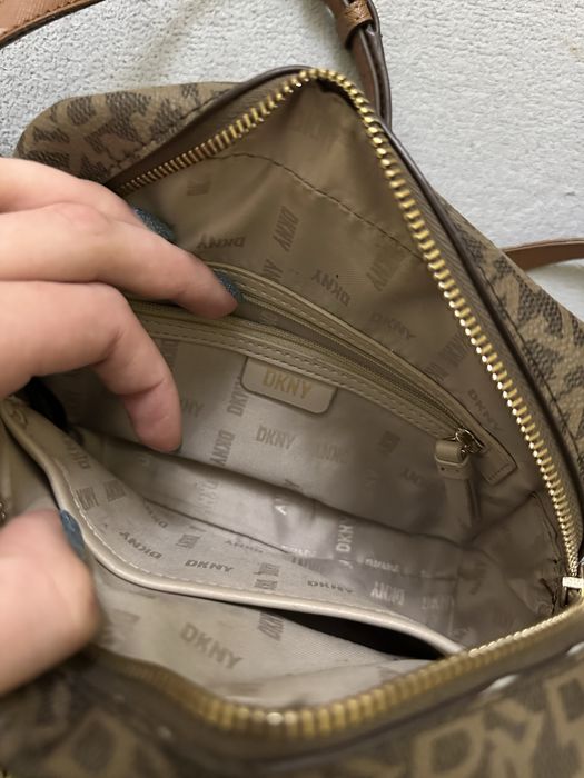 Сумка DKNY на ремінці