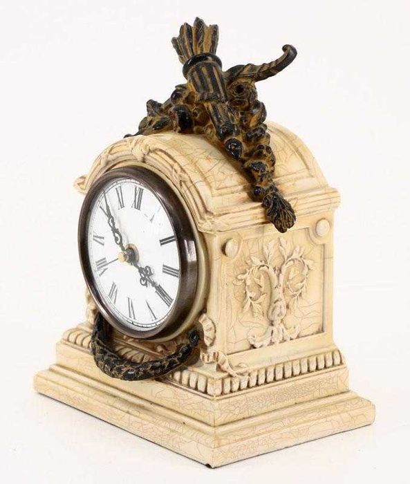 Relógio de mesa em marfinite