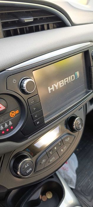 Toyota Yaris Hybrid 1.5 Comfort Navi à Venda