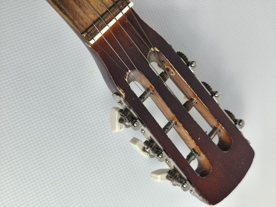 Gitara klasyczna tradycyjna metalowe struny statyw stojak gitarowy