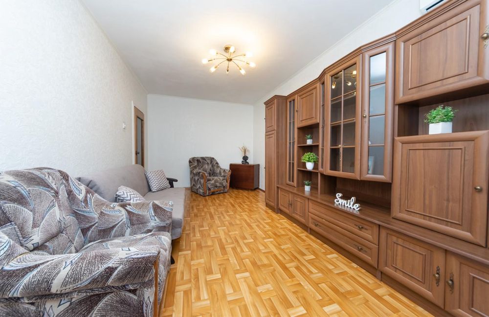 Подобово.Двукімнатна на 6 осіб.Позняки-10хв,Харьківська,Ахматової, 19