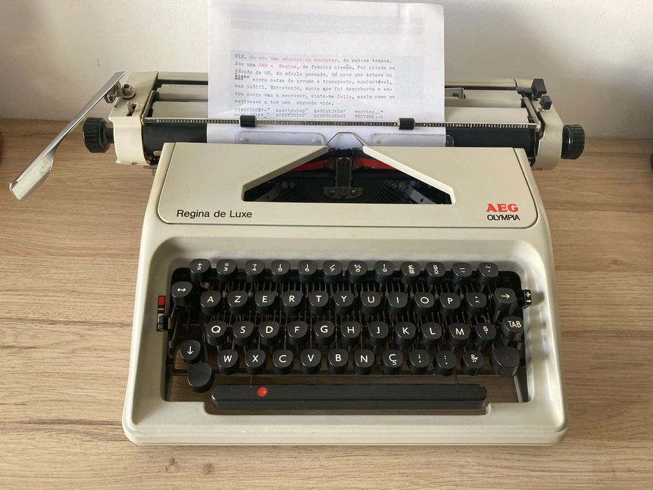 Máquina de escrever  ***  Olympia