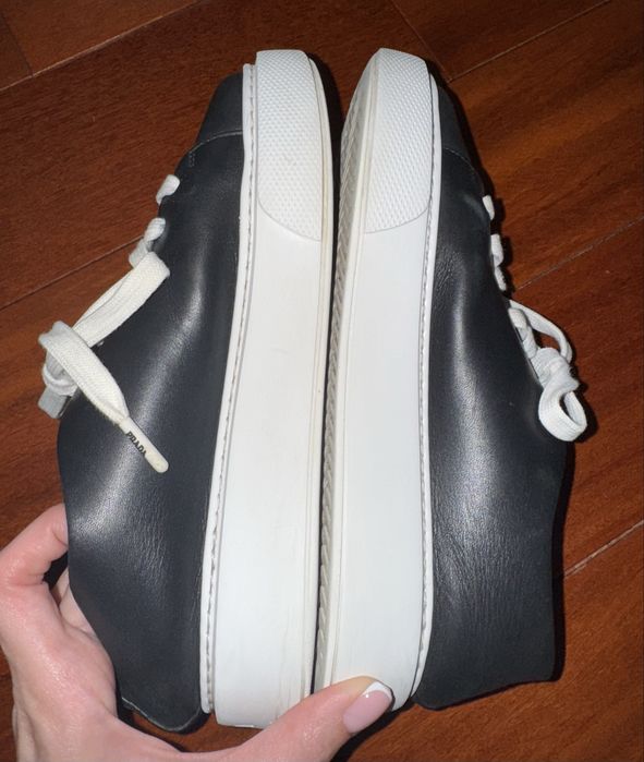 Кросівки Prada, р 37 оригінал, шкіра, б/у