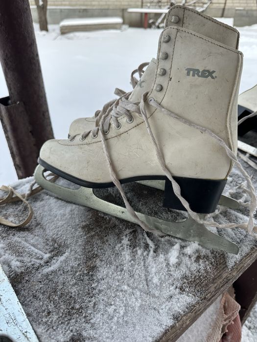 Продам ковзани , коньки