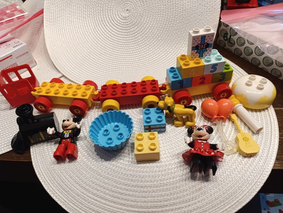 Klocki LEGO Duplo Urodzinowy pociąg myszek Miki i Minnie 10941