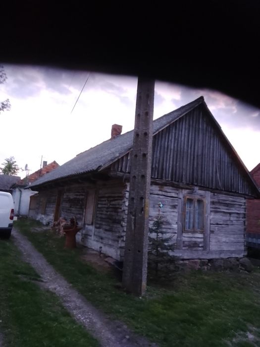 Drewniany dom do rozbiórki