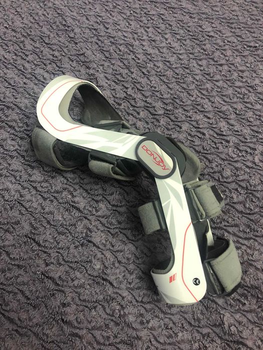 Orteza kolana DonJoy Renegade ultralekka  PRAWA M