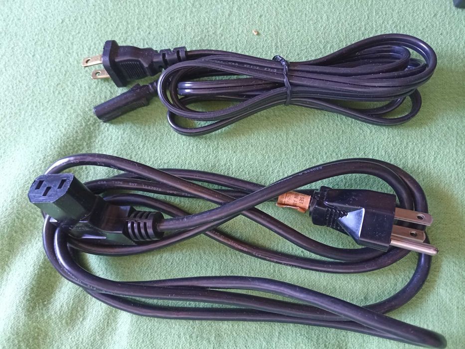 zestaw zasilaczy + kable USA 110V + listwa – Canon, Panasonic, mix