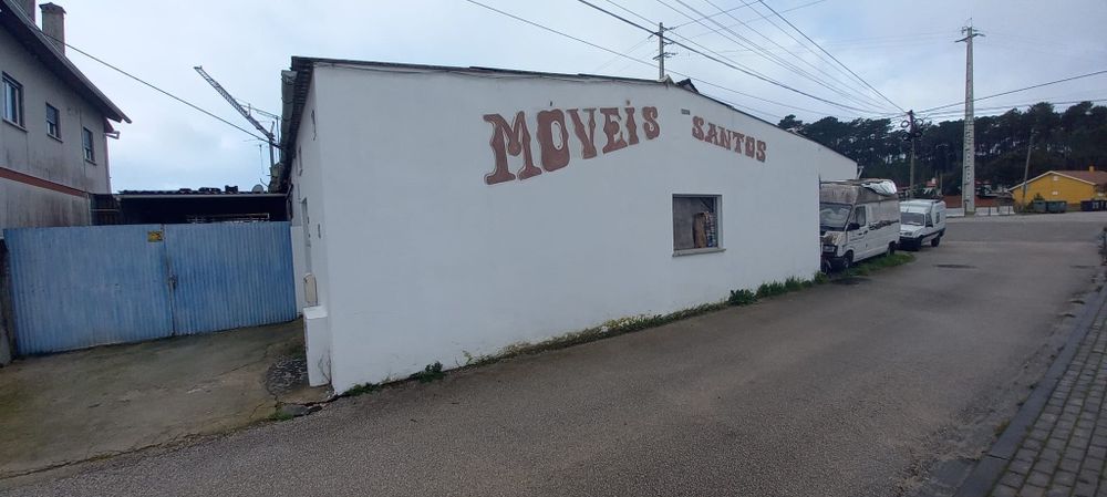 Vende se prédio urbano