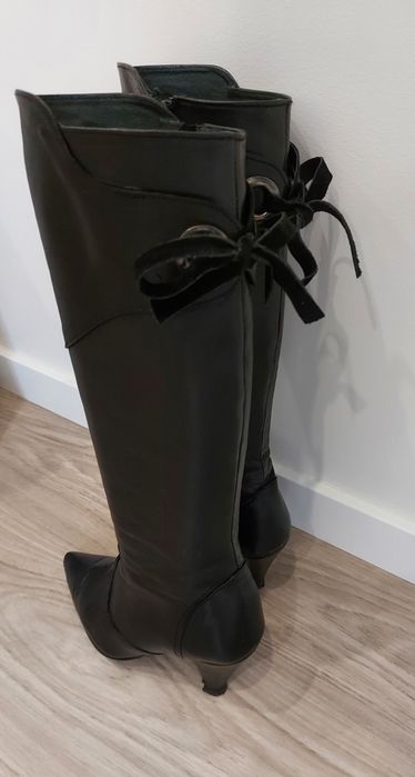 Botas cano alto em pele, tamanho 37, cor preto