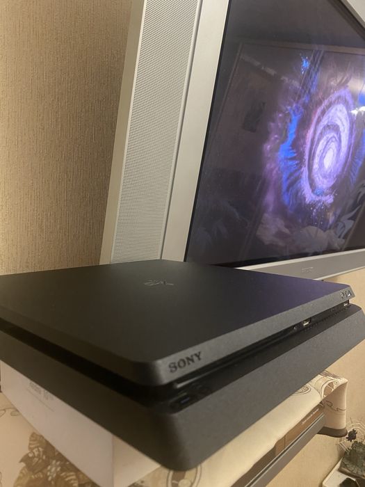 Продаю Sony ps4.