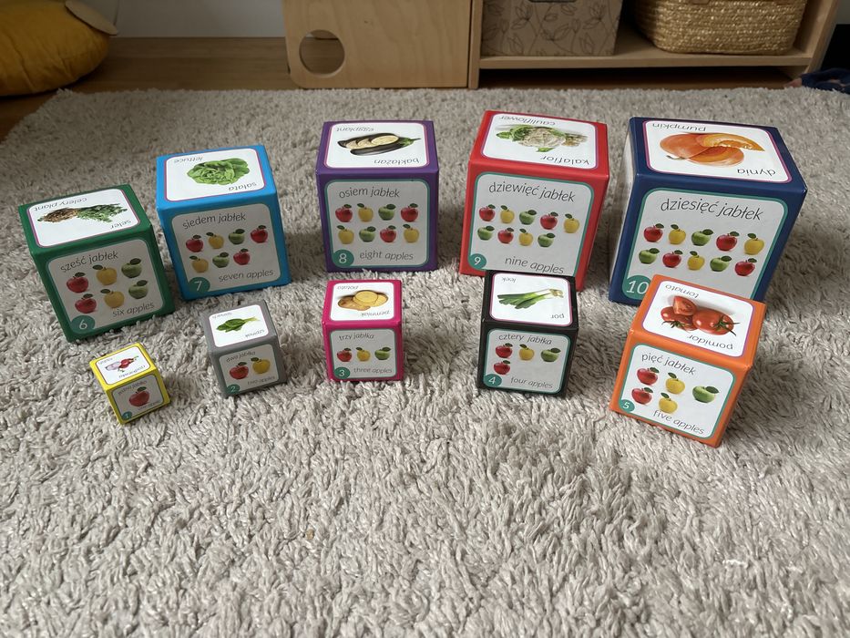 Tekturowa piramida zabaw Montessori owoce i warzywa