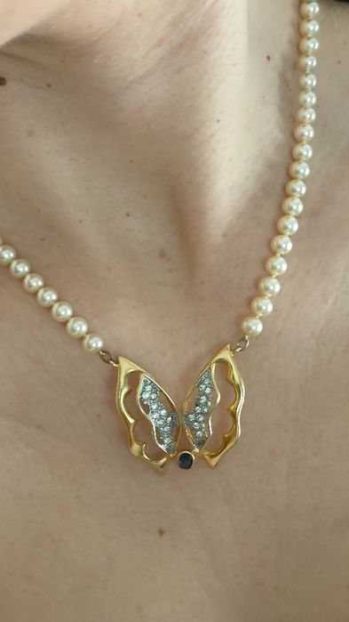 Colar pérolas com borboleta em prata