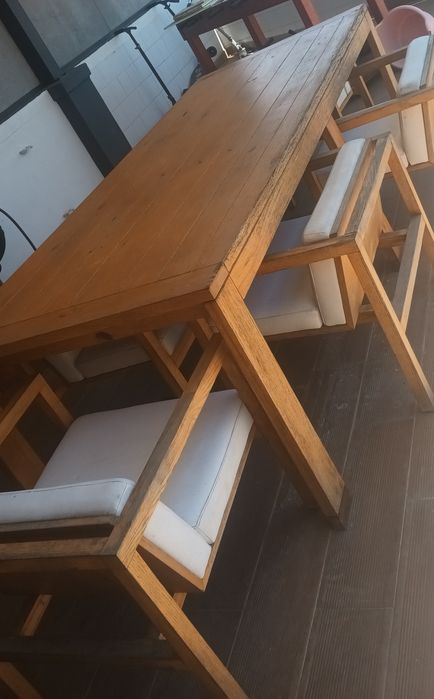 Mesa + 6 Cadeiras pele