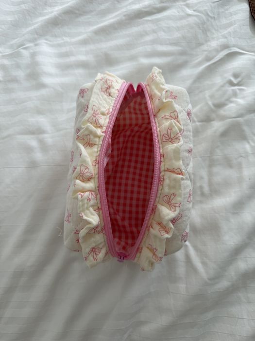 Kosmetyczka kremowo rózowa w kokardki akcesoria pinterest coquette