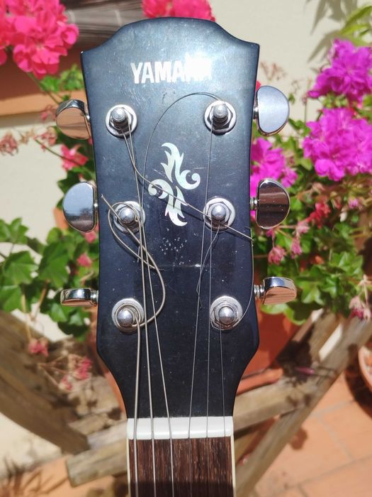 Yamaha APX500 Acoustic Electric Guitar / Guitarra
