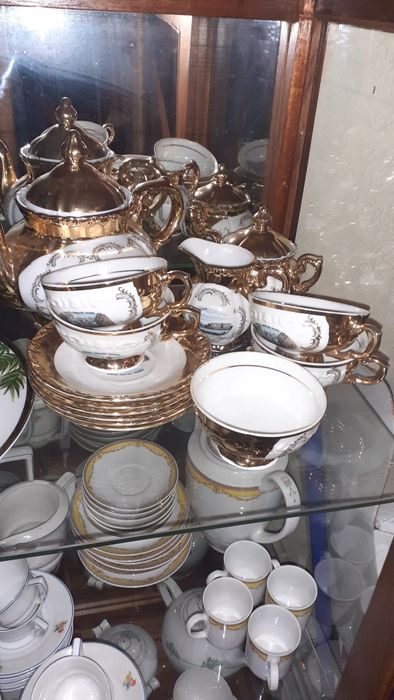 Serviço de chá café porcelana com motivos dourados
