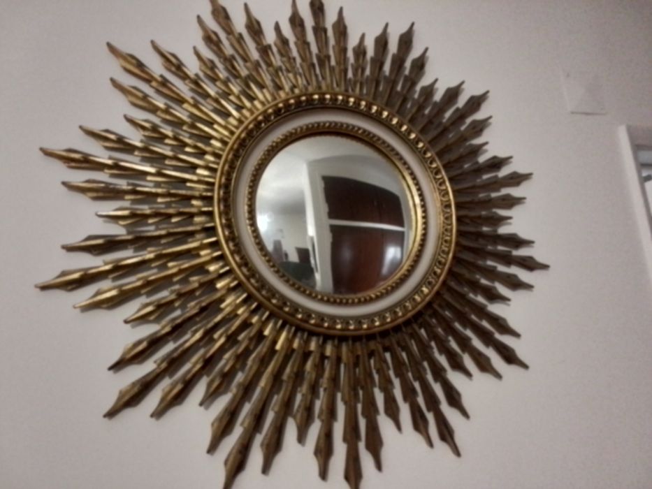 Espelho-sol dourado