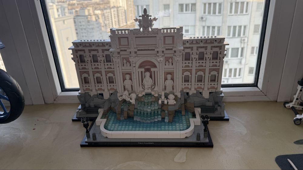 Lego trevi fountain 21062