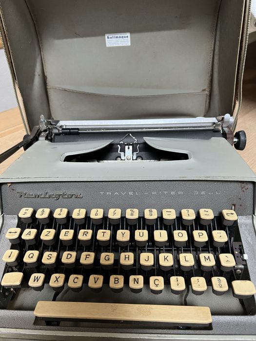 Máquina de escrever vintage Remington Travel-Riter (anos 50)