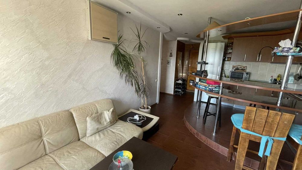 Продам дизайнерскую 3-комнатную  квартиру в г. Черноморск