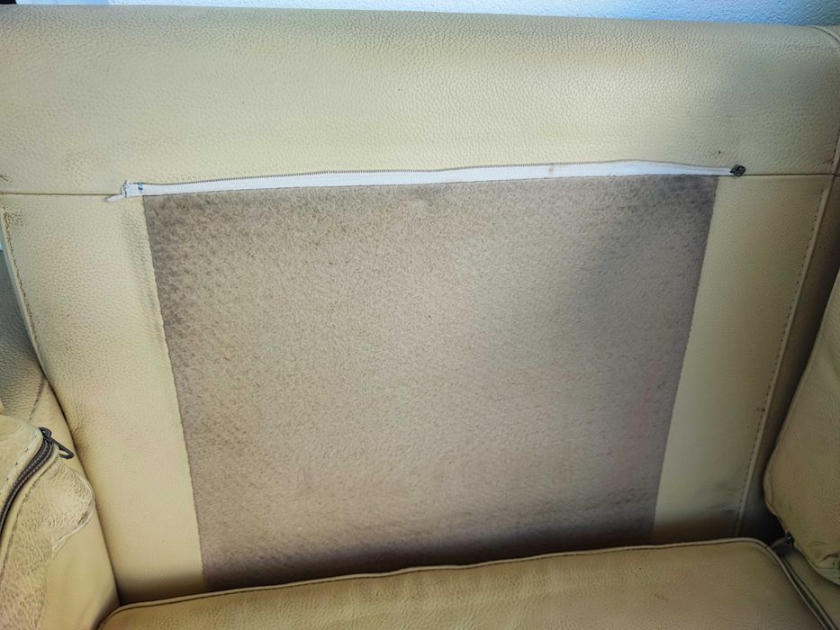 Sofá 2 Pessoas Em Couro Bege