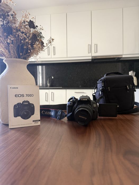 Canon EOS 700D (corpo+objetiva)