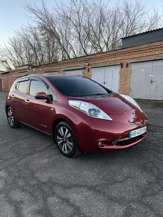 Автомобіль Nissan Leaf 2014 року