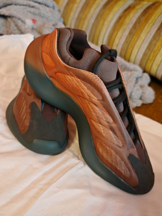 Buty Yezzy 700 V3  Copper Fade  Adidas