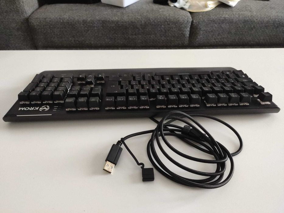 Teclado mecânico Krom-Kael (gaming/escritório) - em bom estado