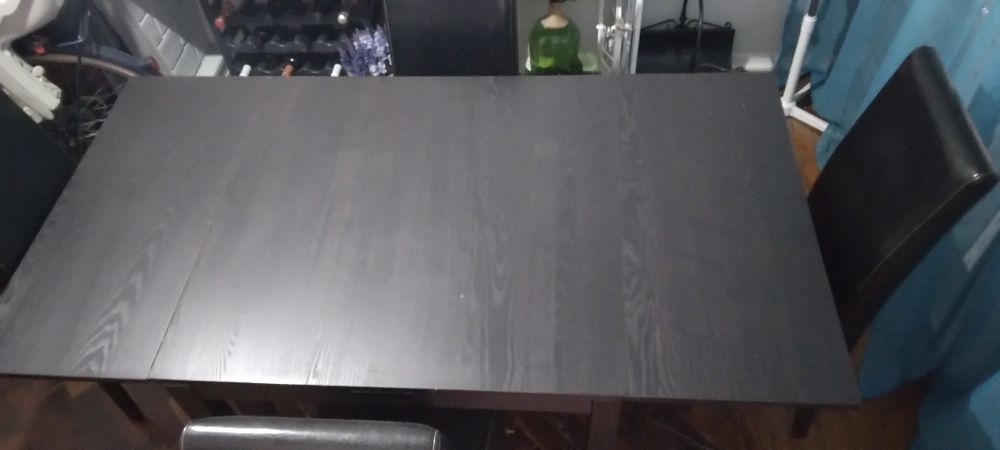 Vende- se conjunto de mesa extensível e cadeiras.