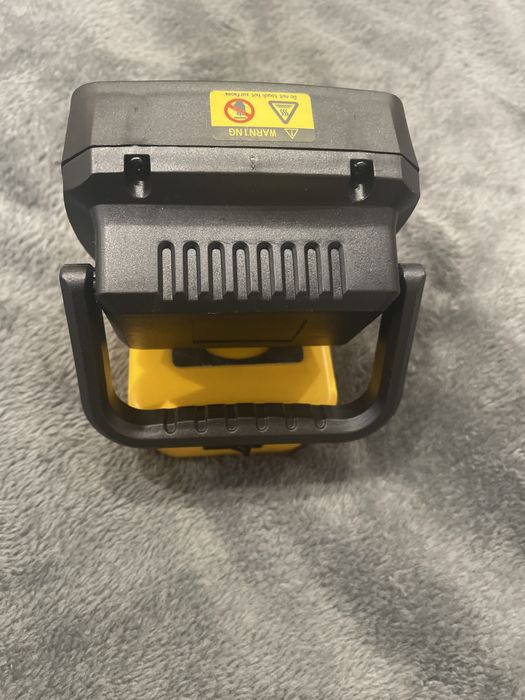 Якісна яскрава зручна лампа прожектор з ручкою на dewalt акумулятор но