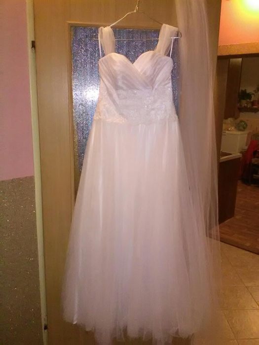 Piękna suknia ślubna biała