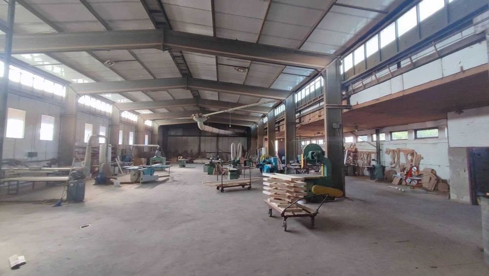 Продаж виробничо-складського комплексу 2400 м²,  50 соток (власність) | Ужгород