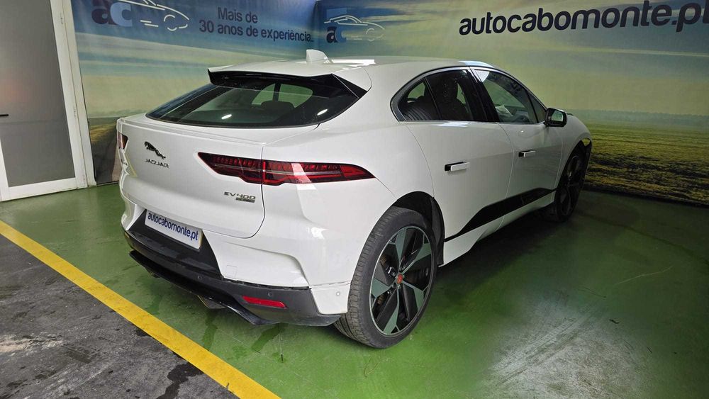 Jaguar I-Pace EV400 AWD  -  Salvado