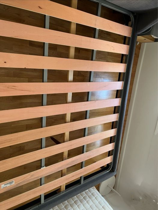 Cama de Casal La Redoute Interieurs 160x200 c/ Estrado (Bom Estado).