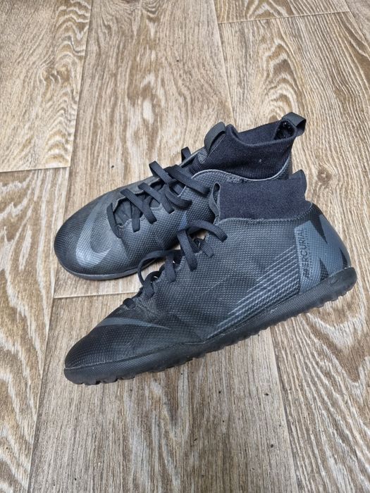 Футбольне взуття оригінальні сороконіжки Adidas Nike вибір
