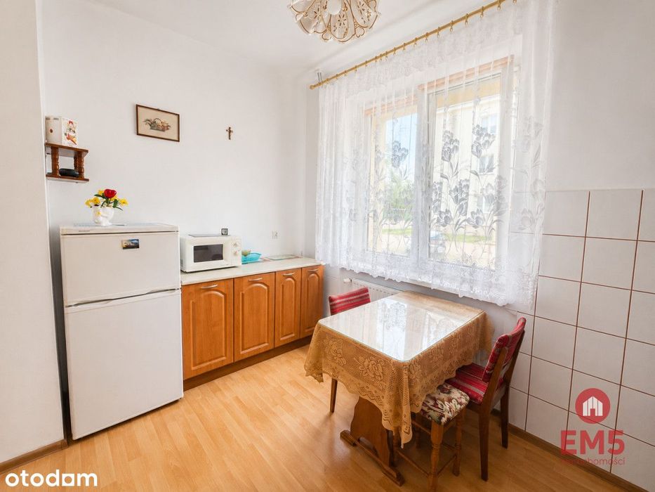 2 pokoje z oddzielną kuchnią , parter