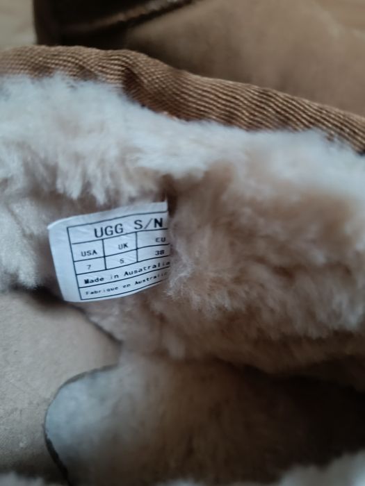 Продам Угги  UGG.Замшевые цвет кемел.