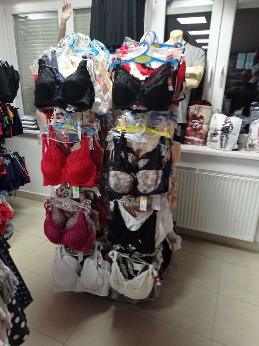 meble do sklepu z bielizną