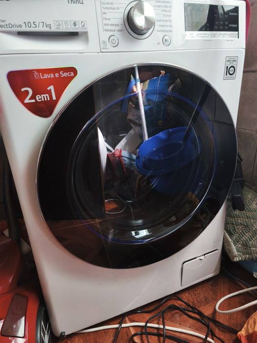 Máquina de lavar e secar roupa LG F4DR7011SGW