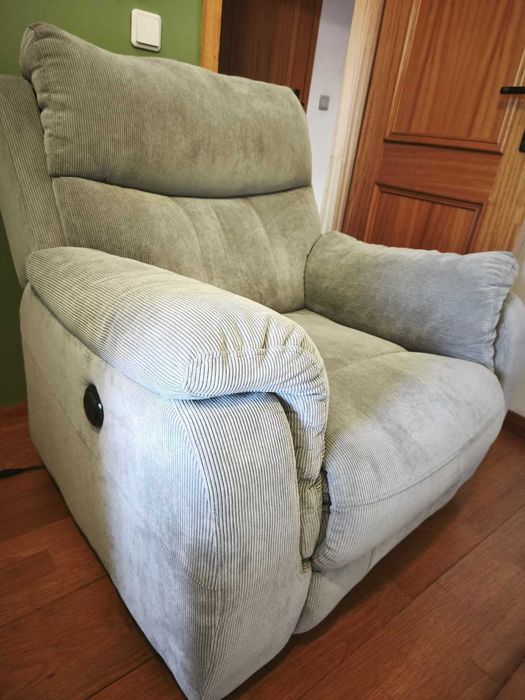 Poltrona HERA Relax Elétrica Conforama Cinza Claro (como nova)