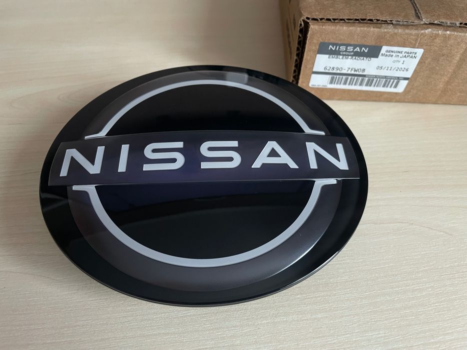 Передня емблема Nissan Kicks 2021–2025, під радар (ACC / Front Assist), OEM 62890-7FW0B