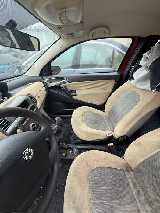 Lancia Ypsillon para peças