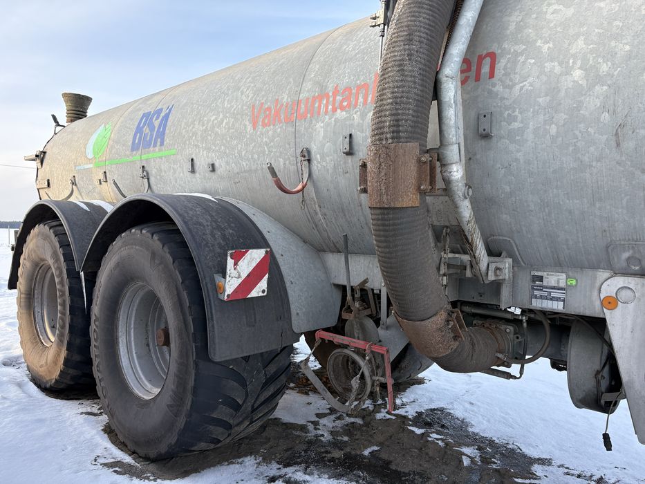 Beczkowóz Bauer BSA 18500 litrów ramię ssące turbonapełniacz