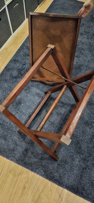 Mesa de apoio café com tabuleiro e pés dobráveis em madeira maciça